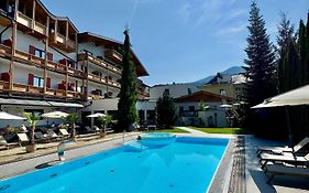 Upside Down Town Hotel Neue Post